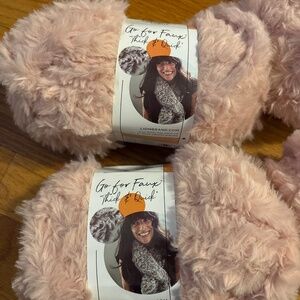 Go for Faux Thick and Quick Yarn- light pink